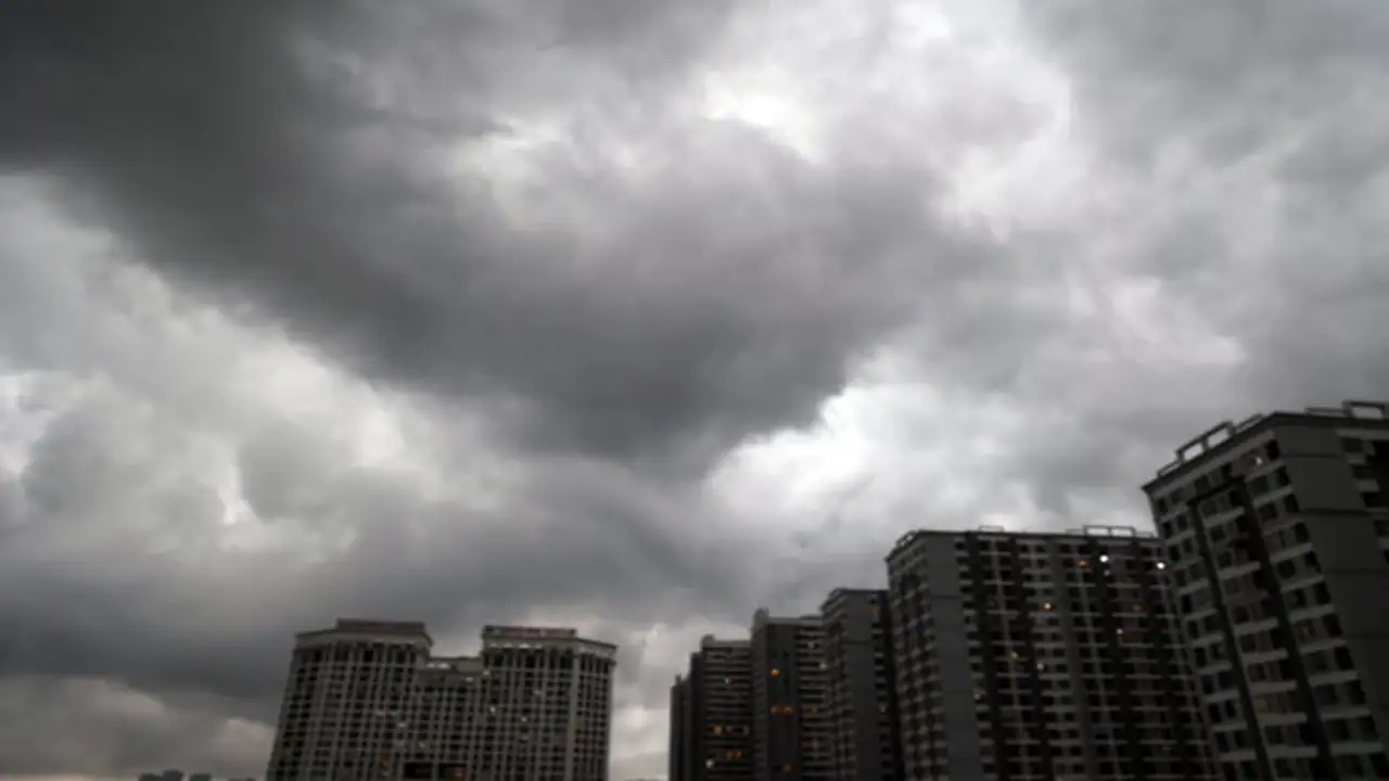 عواصف رعدية في شمال شرق البلاد وسط ارتفاع درجات الحرارة بمناطق واسعة